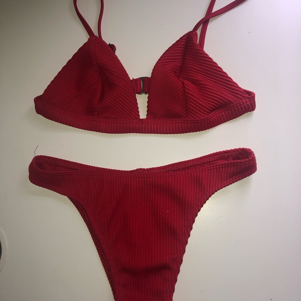 CUTE RED RIBBED HOLLISTER BIKINI